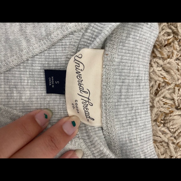 oversized gray crew neck!! - Picture 4 of 4